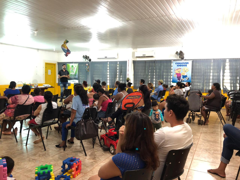 Psicológo realiza palestra no CRAS sobre direitos das mulheres