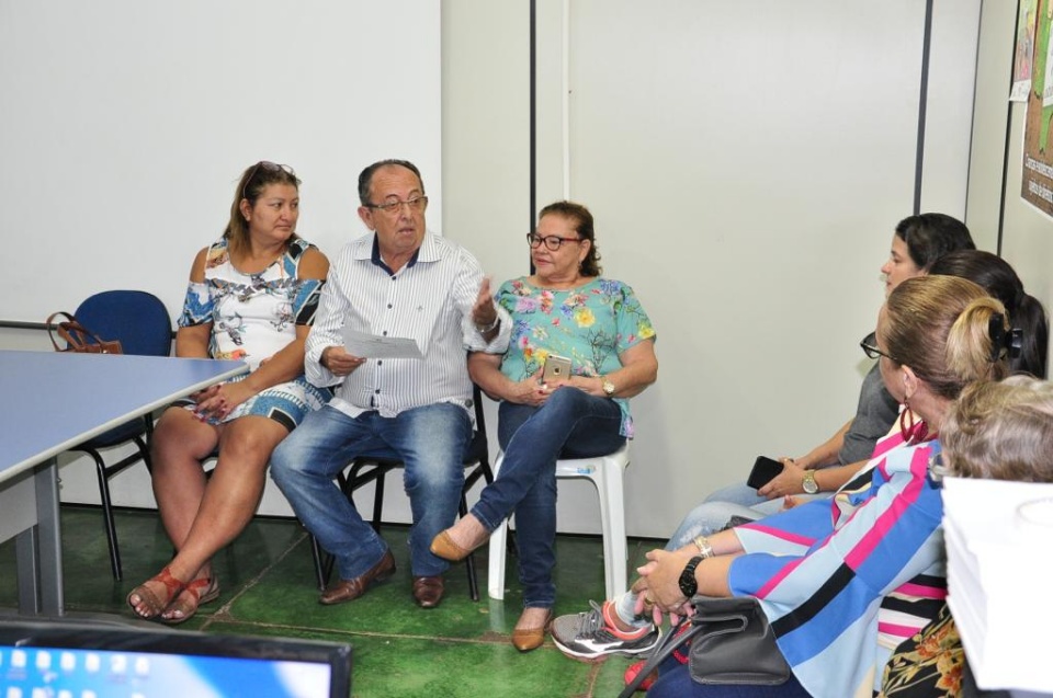 Prefeito dá posse aos membros do Conselho Municipal do Idoso