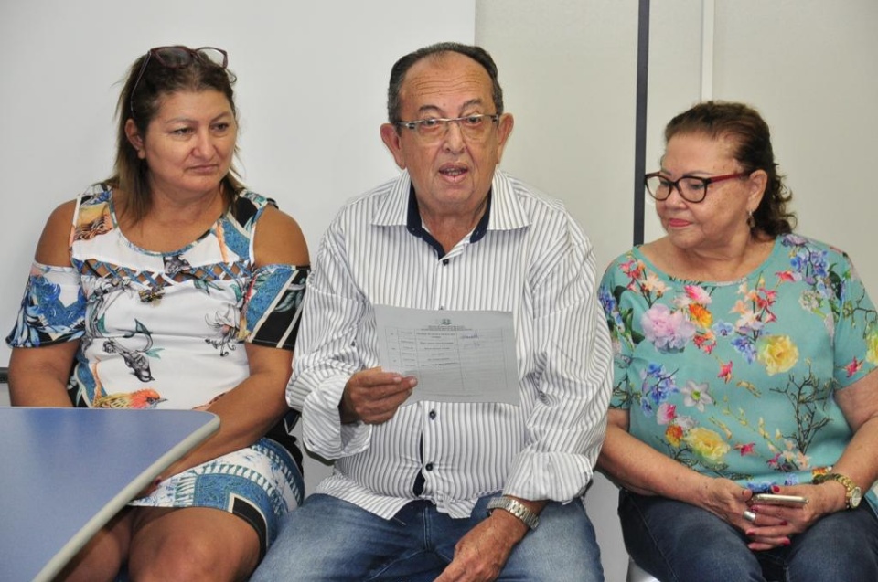 Prefeito dá posse aos membros do Conselho Municipal do Idoso