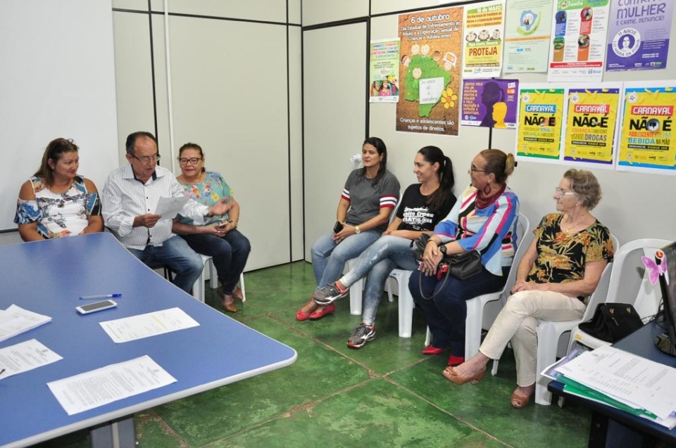Prefeito dá posse aos membros do Conselho Municipal do Idoso