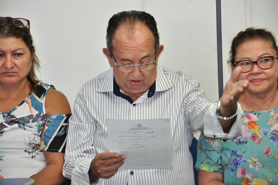 Prefeito dá posse aos membros do Conselho Municipal do Idoso