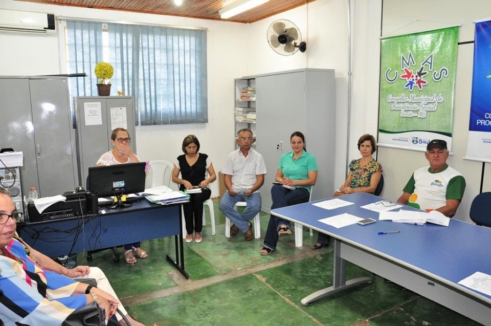 Prefeito dá posse aos membros do Conselho Municipal do Idoso