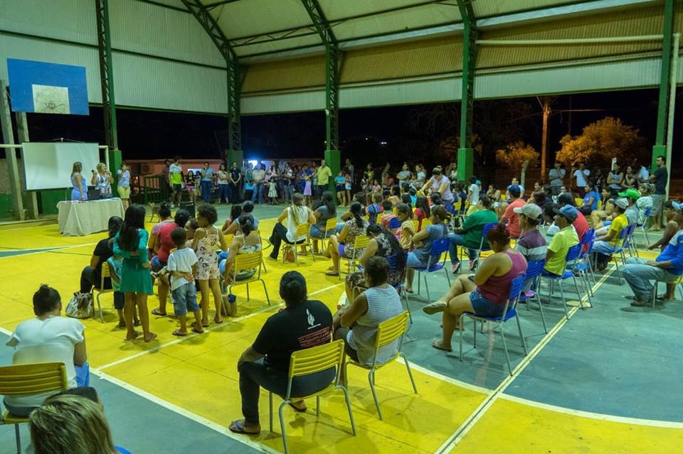 Prefeitura distribui 400 jogos de carteiras e novos uniformes