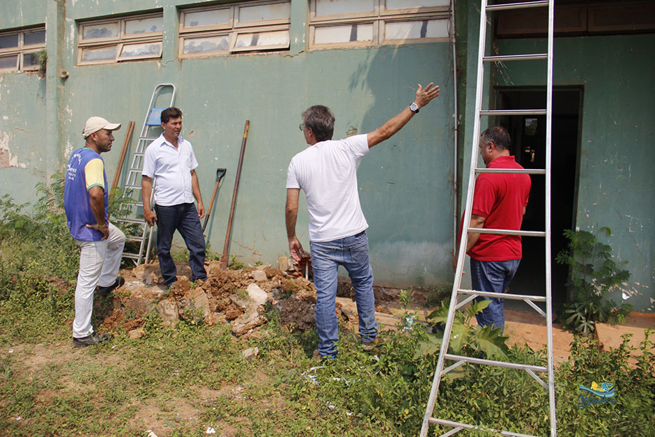Prefeitura conserta vazamento de água no ginásio de esportes de Bonito