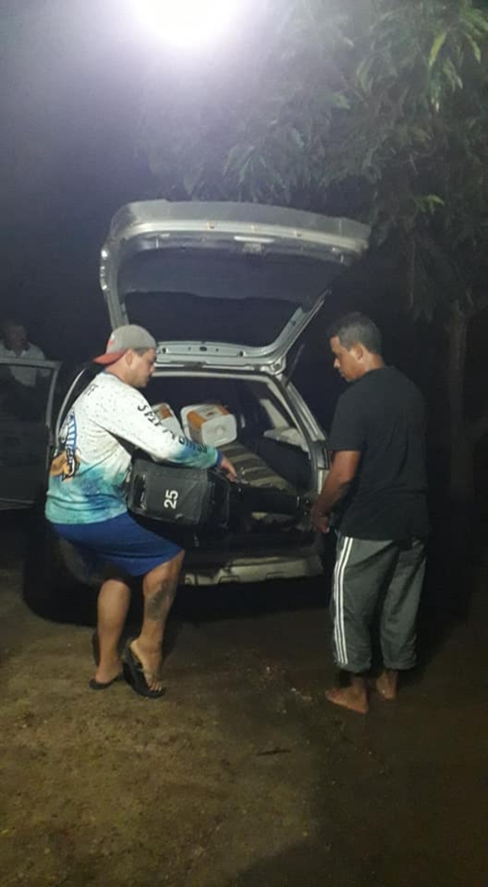 Defesa Civil e SAS removem moradores em Águas do Miranda