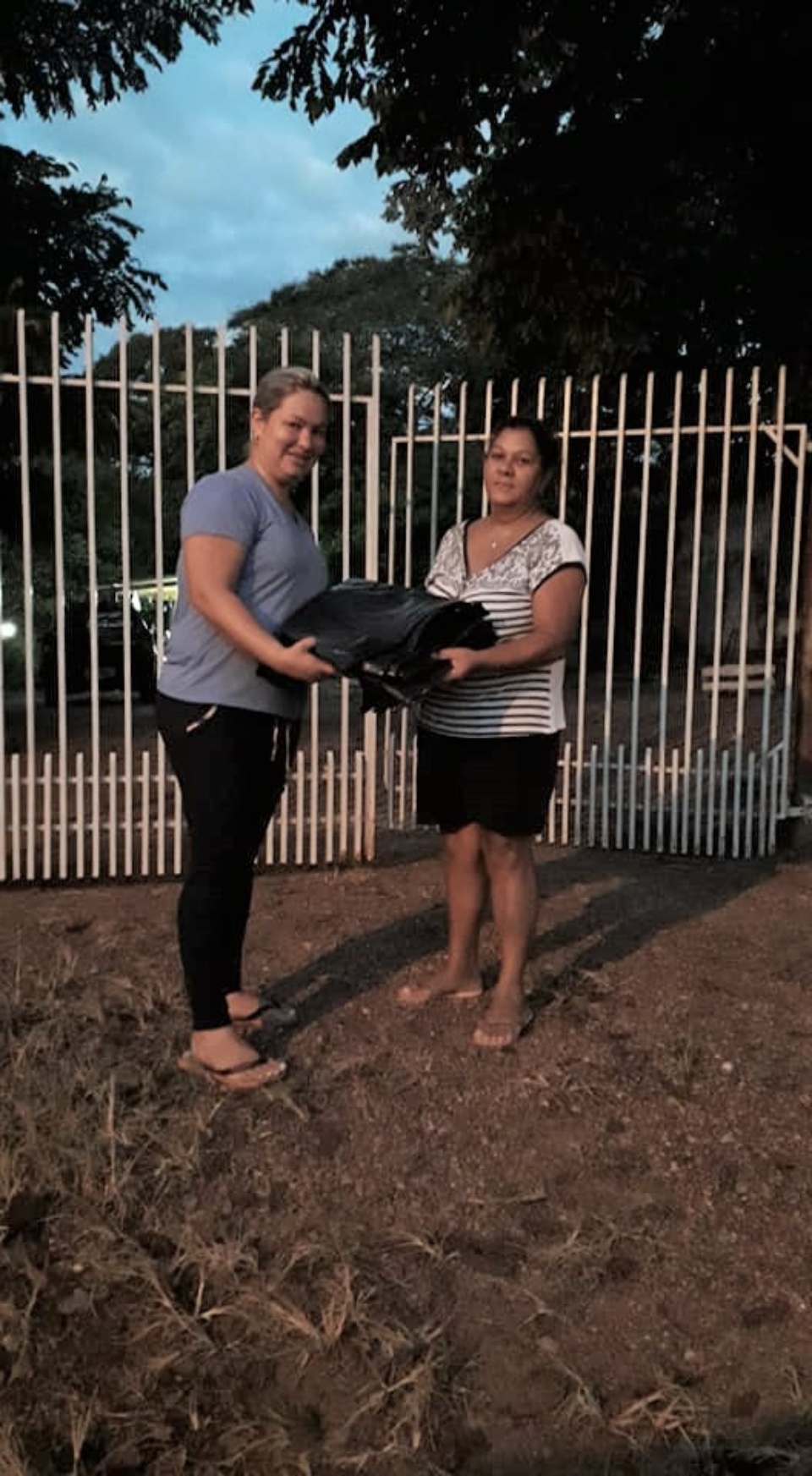 Defesa Civil e SAS removem moradores em Águas do Miranda