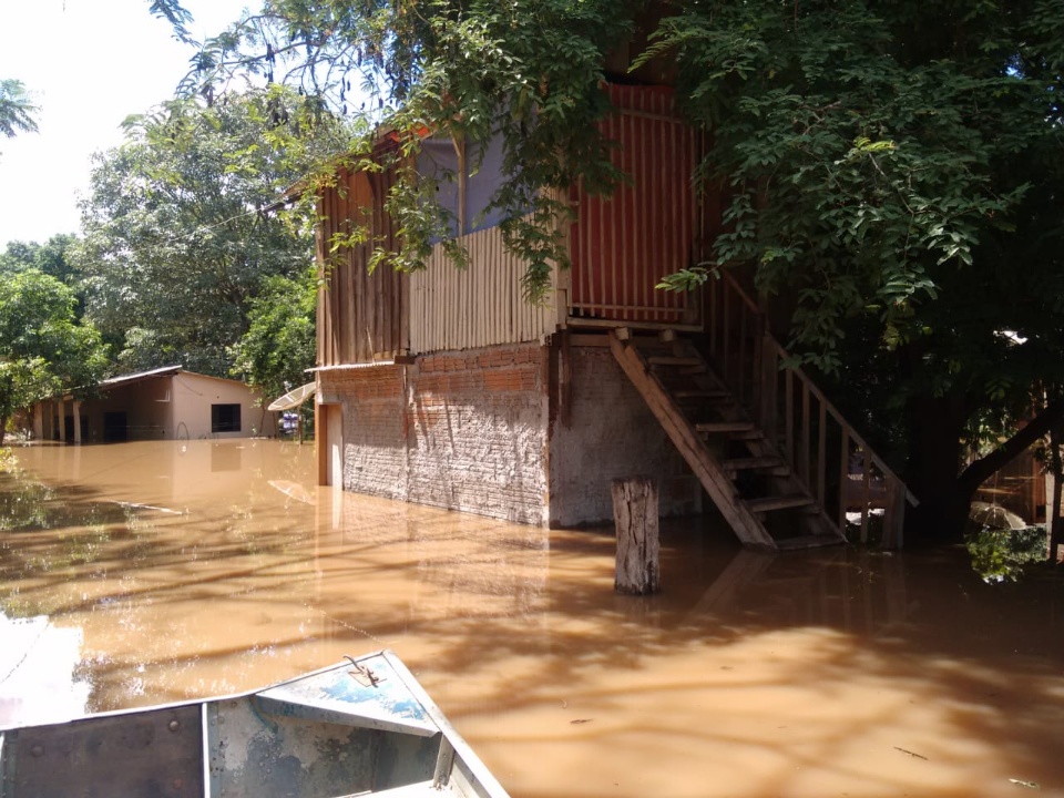 Defesa Civil e SAS removem moradores em Águas do Miranda
