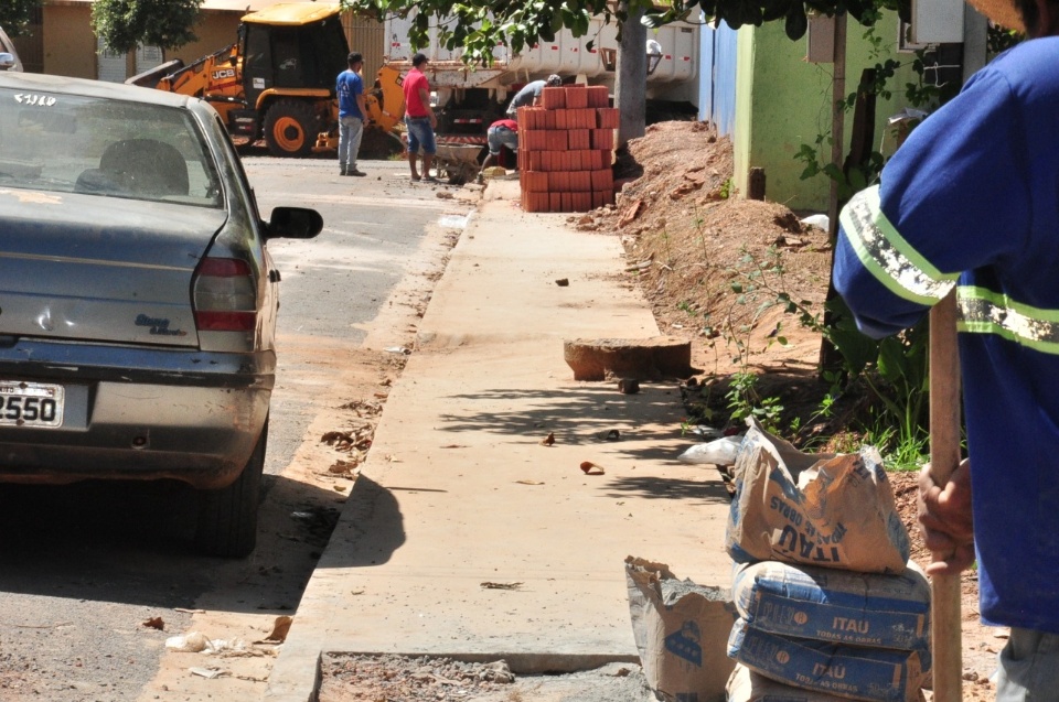Prefeitura constrói calçadas e bocas de lobo no Rincão Bonito