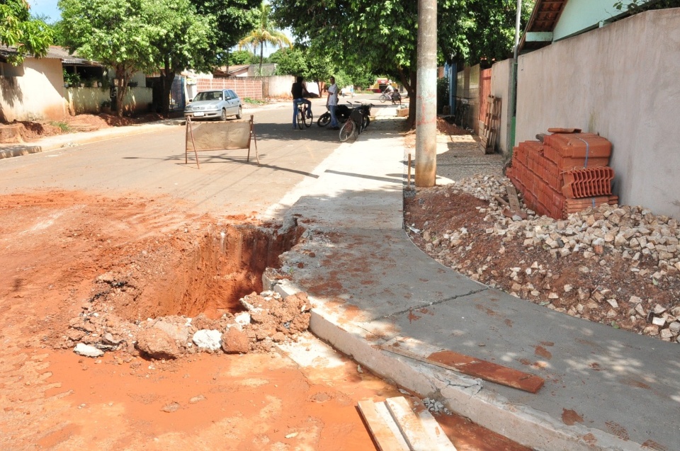 Prefeitura constrói calçadas e bocas de lobo no Rincão Bonito