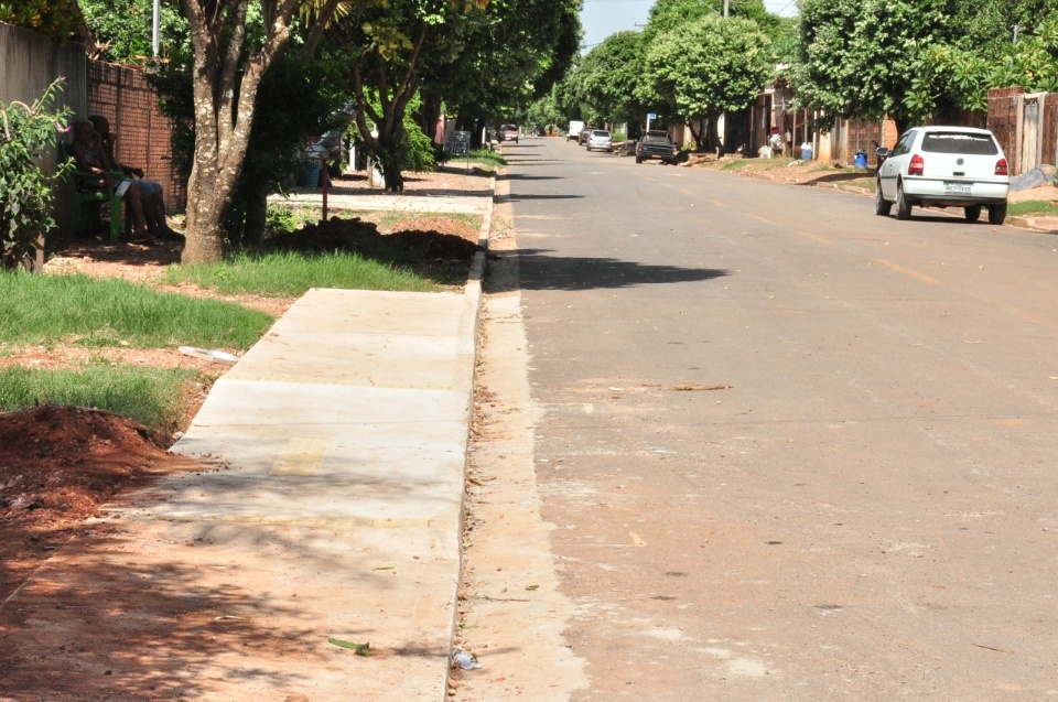 Prefeitura constrói calçadas e bocas de lobo no Rincão Bonito