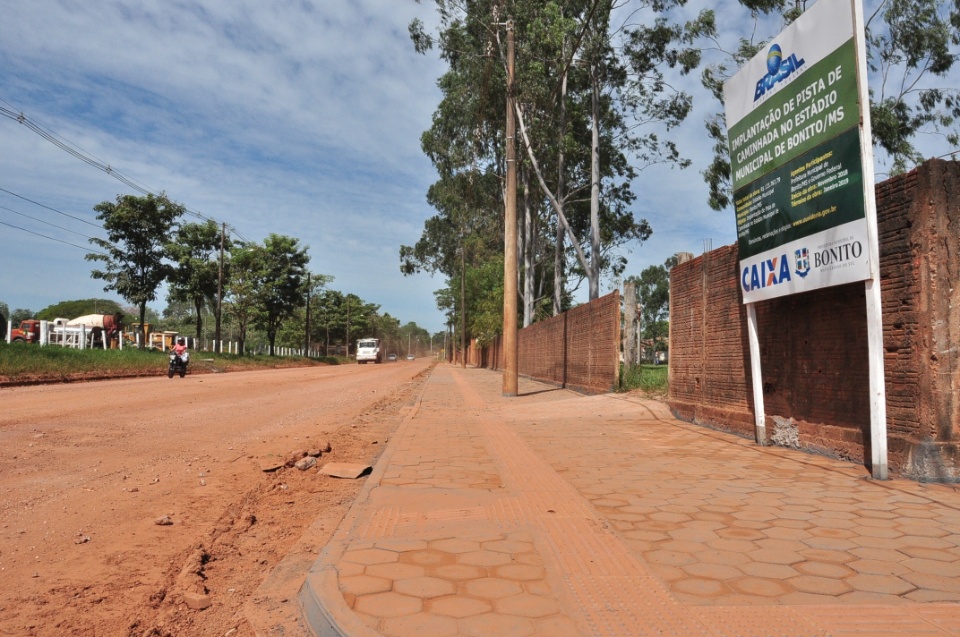 Prefeitura conclui pista de caminhada ao redor do Estádio