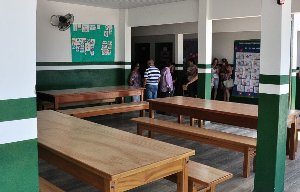 Prefeito entrega ampliação da Escola Izaura Pinto Guimarães