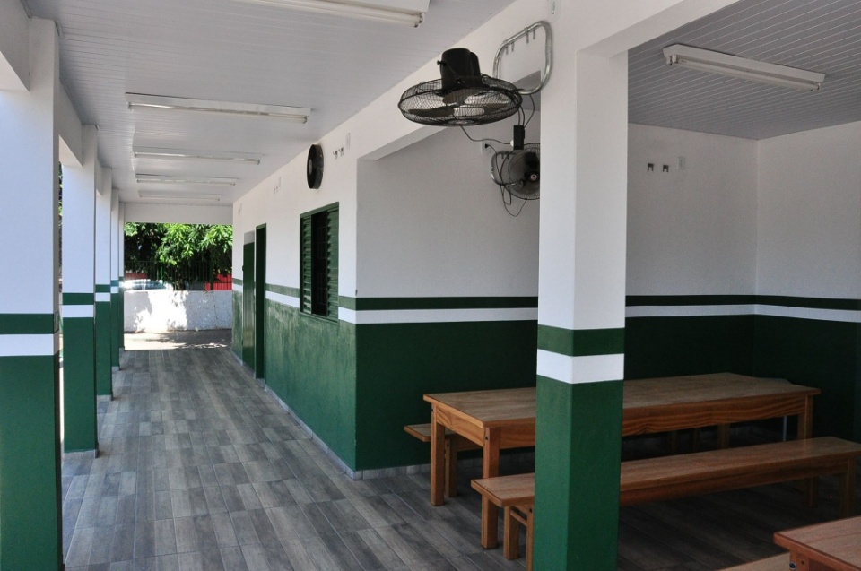 Prefeito entrega ampliação da Escola Izaura Pinto Guimarães