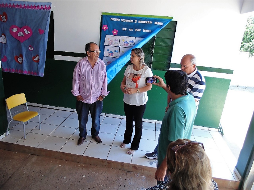 Prefeito entrega ampliação da Escola Izaura Pinto Guimarães