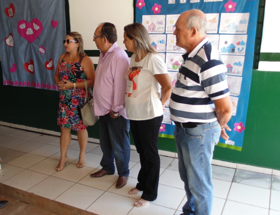 Prefeito entrega ampliação da Escola Izaura Pinto Guimarães