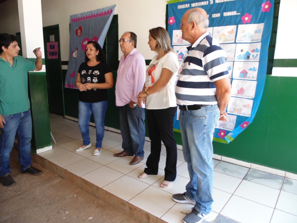 Prefeito entrega ampliação da Escola Izaura Pinto Guimarães