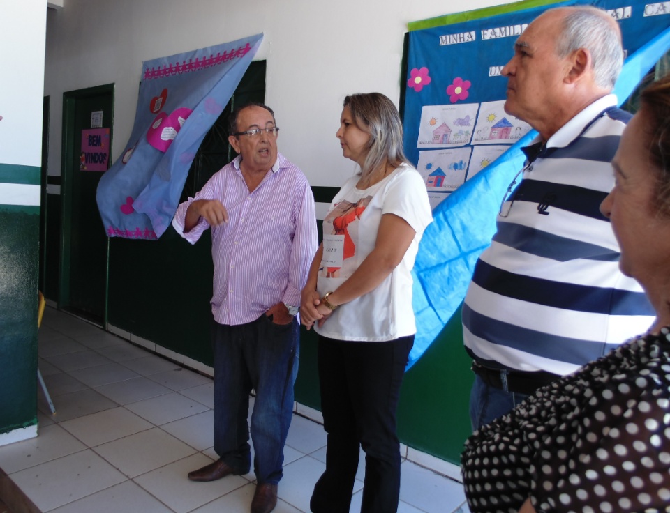 Prefeito entrega ampliação da Escola Izaura Pinto Guimarães