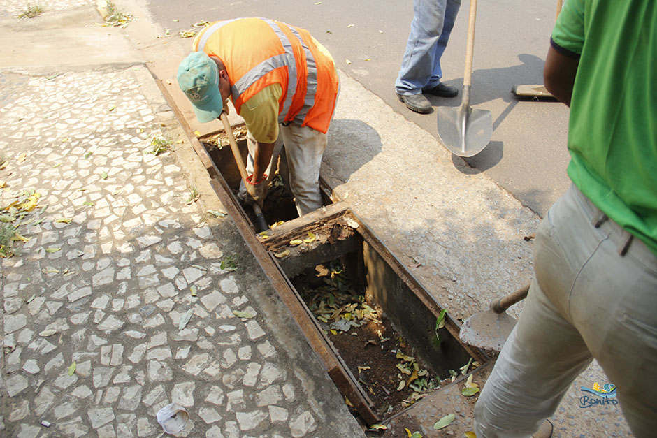 Prefeitura Municipal realiza limpeza e manutenção em ruas da cidade