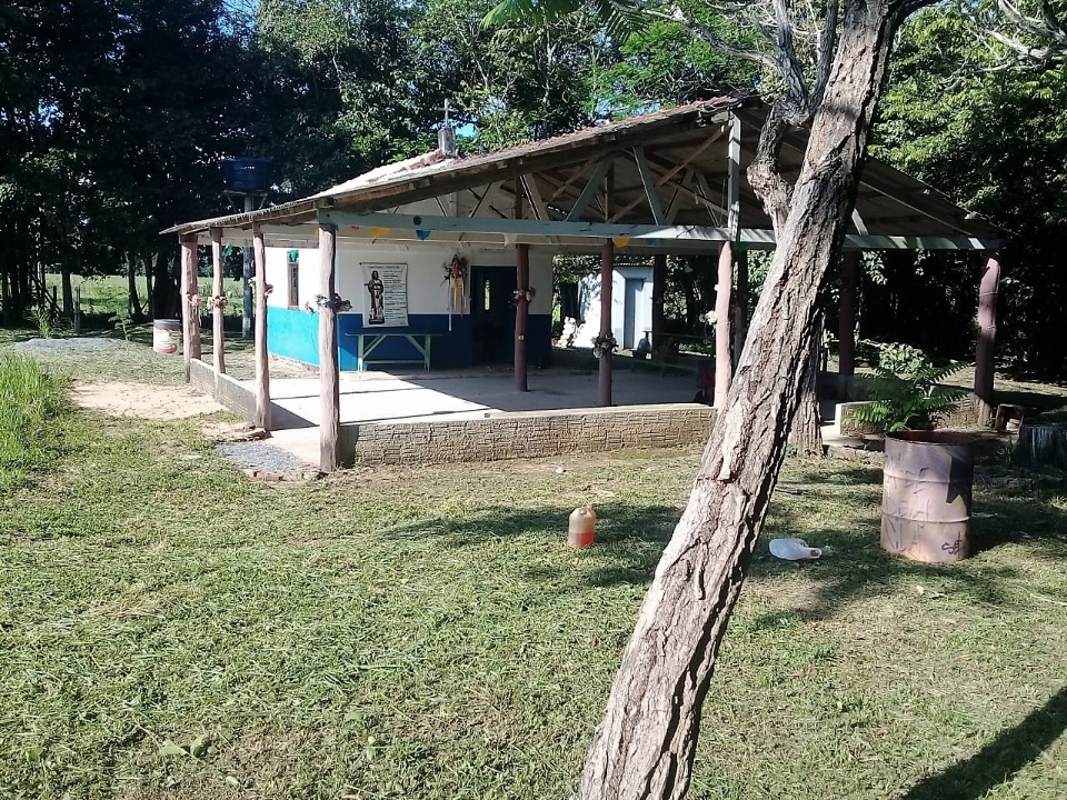 Obras realiza roçada e limpeza na Capela do Sinhôzinho