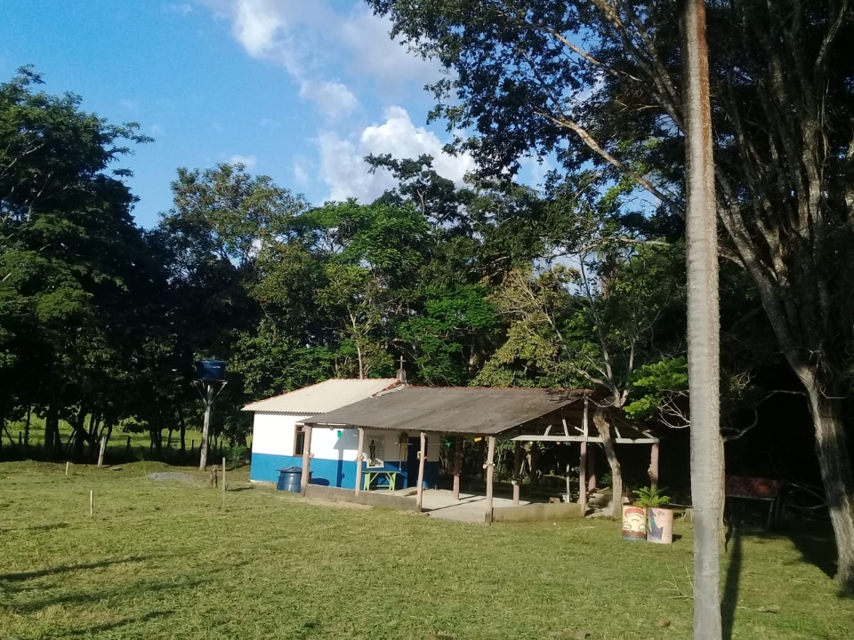 Obras realiza roçada e limpeza na Capela do Sinhôzinho