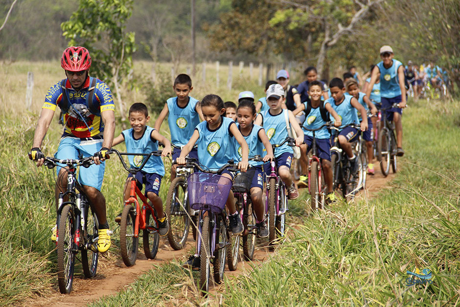 Confira a galeria de fotos do passeio ciclístico do Instituto Mirim Ambiental de Bonito