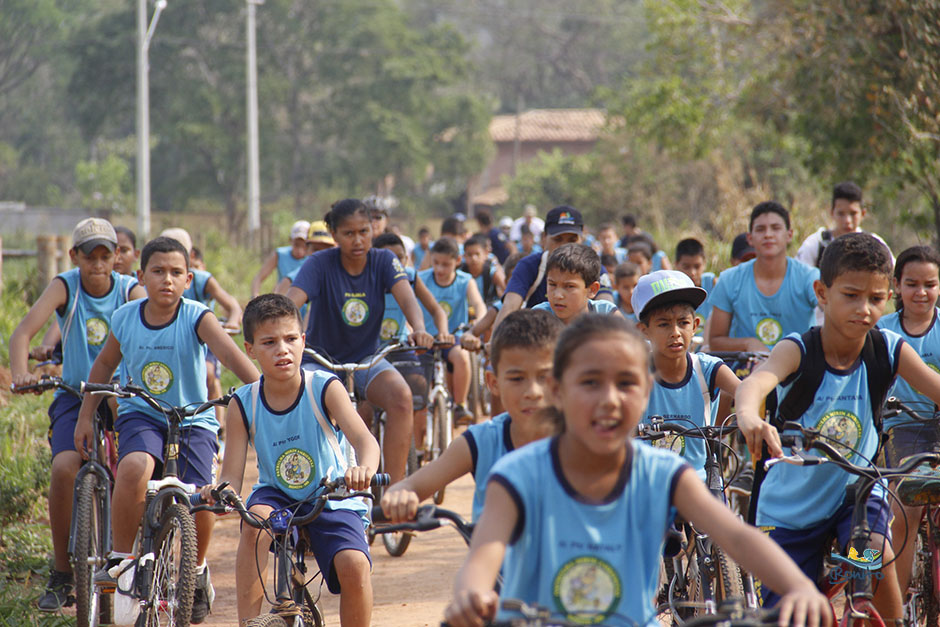 Confira a galeria de fotos do passeio ciclístico do Instituto Mirim Ambiental de Bonito
