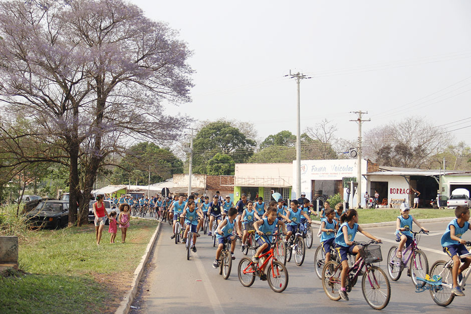 Confira a galeria de fotos do passeio ciclístico do Instituto Mirim Ambiental de Bonito