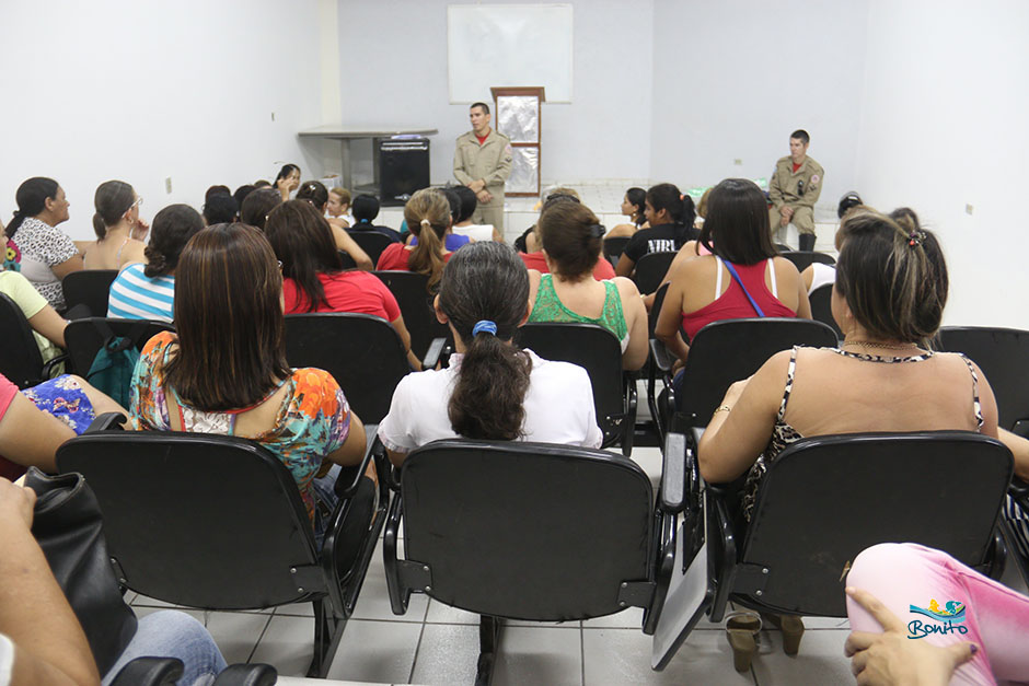 SEMED realiza curso de primeiros socorros para professores e atendentes das creches