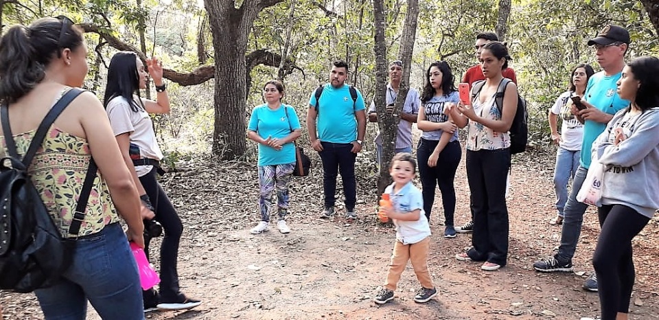Alunos da EJA participam de aula prática no Buraco das Araras