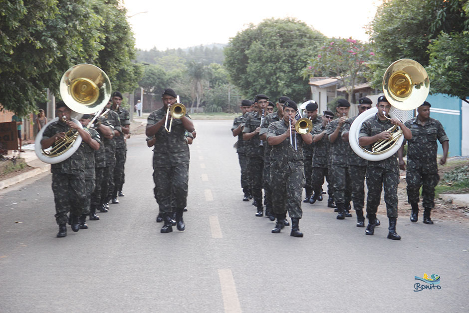 Confira a Alvorada festiva com as Bandas do Exército e da Seleta