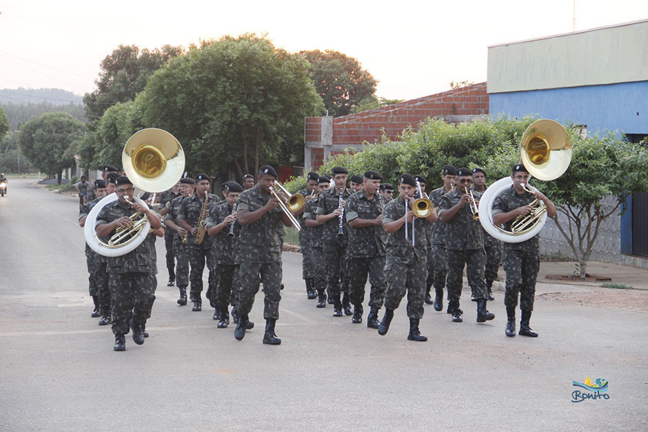 Confira a Alvorada festiva com as Bandas do Exército e da Seleta