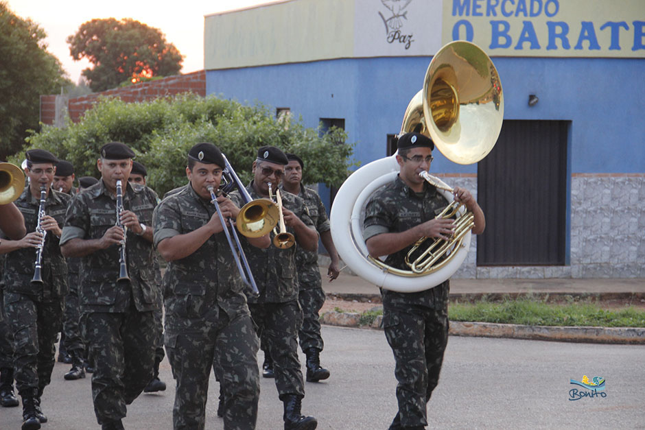 Confira a Alvorada festiva com as Bandas do Exército e da Seleta