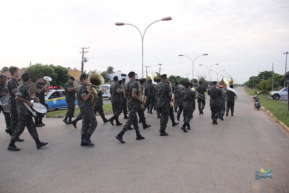 Confira a Alvorada festiva com as Bandas do Exército e da Seleta