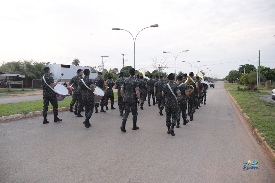 Confira a Alvorada festiva com as Bandas do Exército e da Seleta