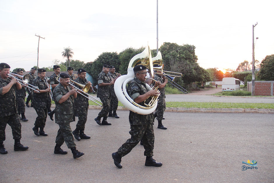 Confira a Alvorada festiva com as Bandas do Exército e da Seleta