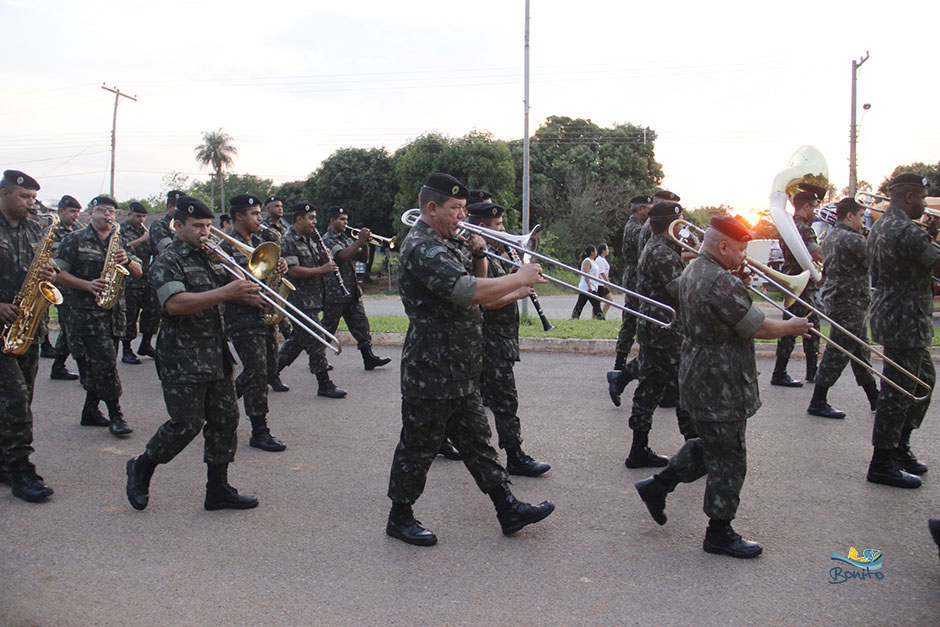 Confira a Alvorada festiva com as Bandas do Exército e da Seleta