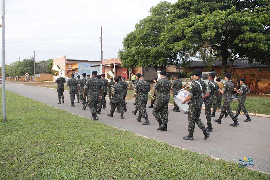 Confira a Alvorada festiva com as Bandas do Exército e da Seleta