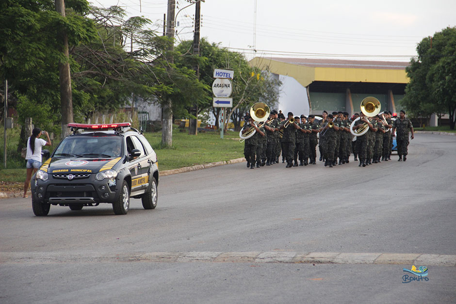 Confira a Alvorada festiva com as Bandas do Exército e da Seleta