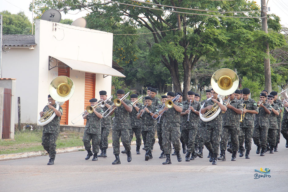 Confira a Alvorada festiva com as Bandas do Exército e da Seleta