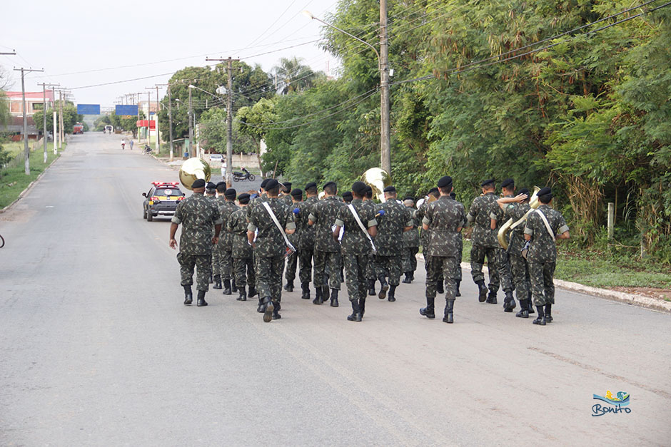 Confira a Alvorada festiva com as Bandas do Exército e da Seleta