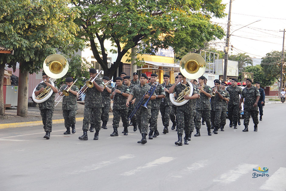 Confira a Alvorada festiva com as Bandas do Exército e da Seleta