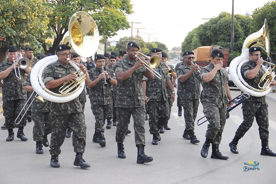 Confira a Alvorada festiva com as Bandas do Exército e da Seleta