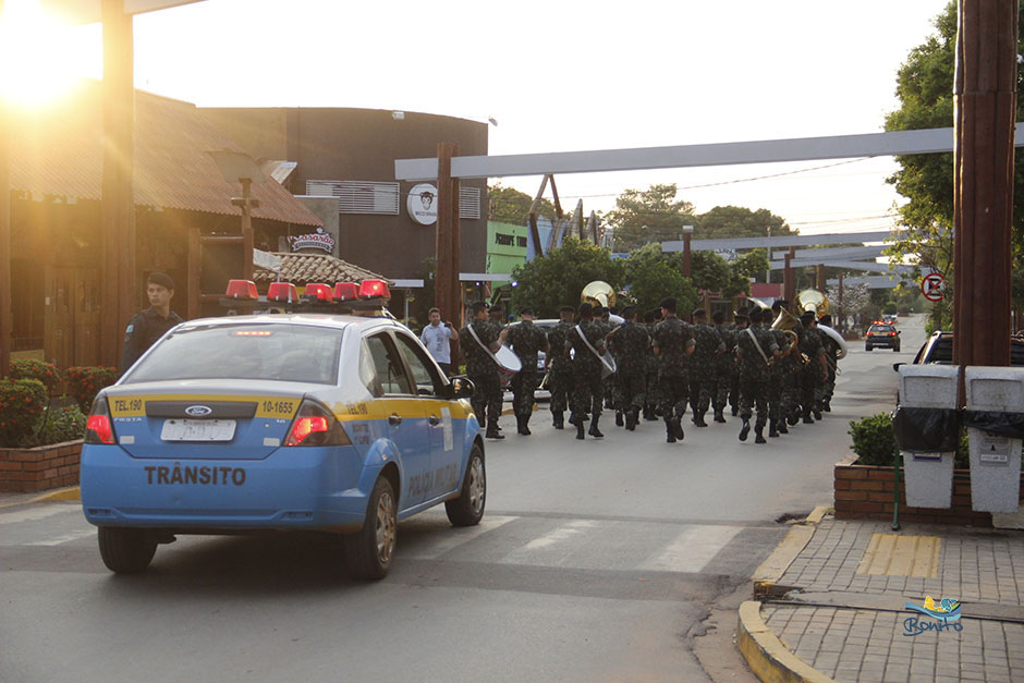 Confira a Alvorada festiva com as Bandas do Exército e da Seleta