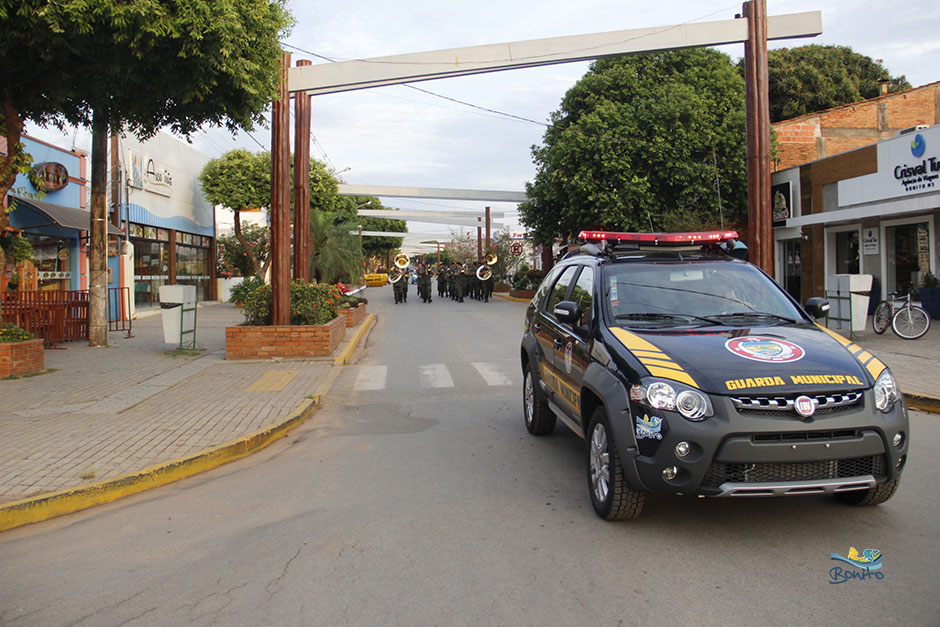 Confira a Alvorada festiva com as Bandas do Exército e da Seleta