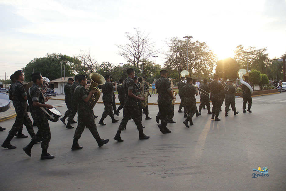 Confira a Alvorada festiva com as Bandas do Exército e da Seleta