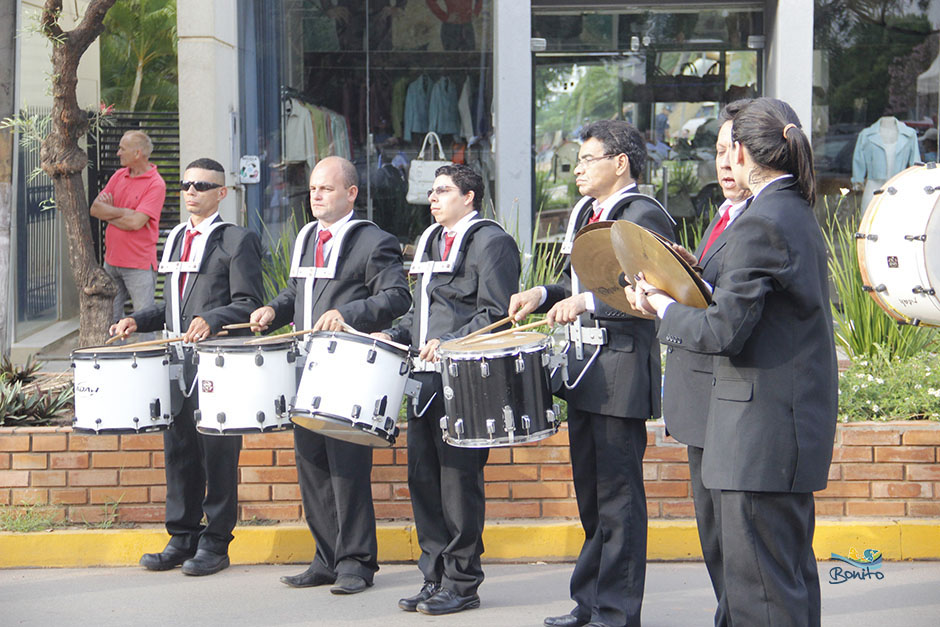 Confira a Alvorada festiva com as Bandas do Exército e da Seleta