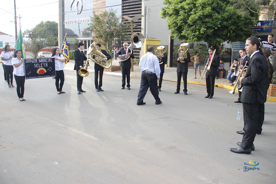 Confira a Alvorada festiva com as Bandas do Exército e da Seleta