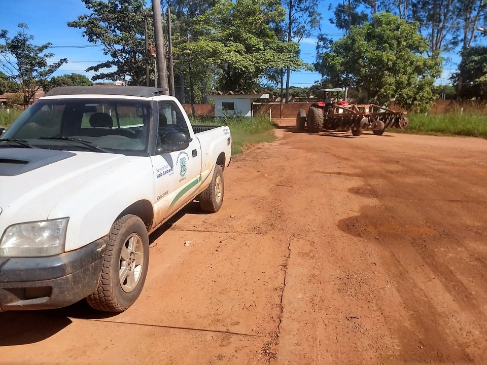 Escavadeira e terraceadeira já trabalham na preservação ambiental