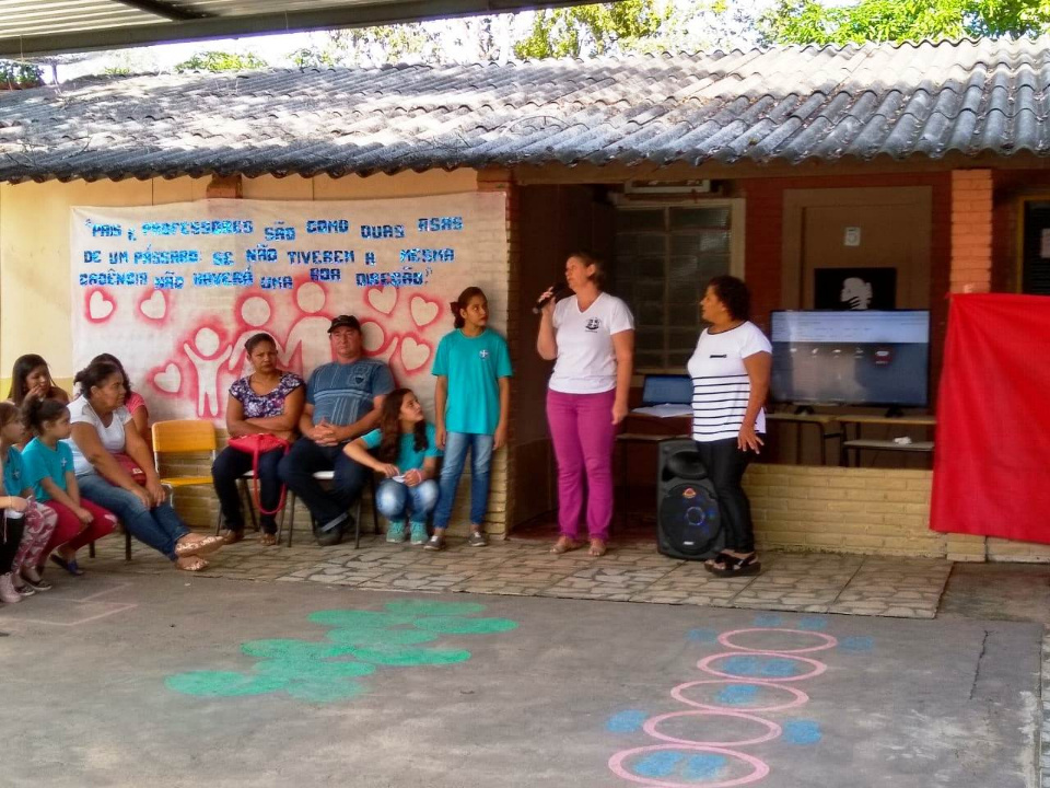 Escola de Águas do Miranda realiza evento reunindo pais e alunos