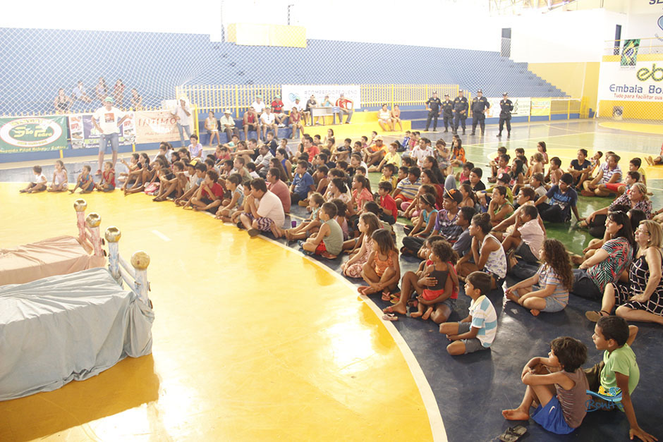 Galeria de fotos do Teatro no ginásio de esportes de Bonito